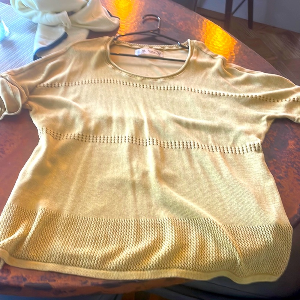 Short sleeved cotton mustard top